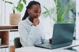 This post breaks down five genius ways to win customers in a new location fast. Opening your business in a new area can feel like starting all over again. You’re unknown, and the people there don’t trust you yet.