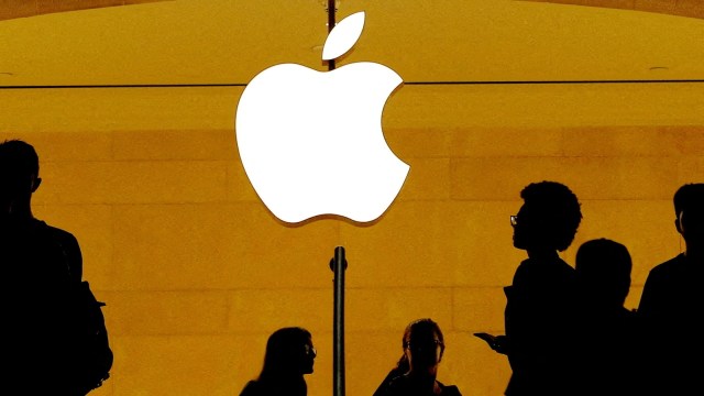 This move raises more questions about Apple’s direction in the fast-changing world of artificial intelligence.