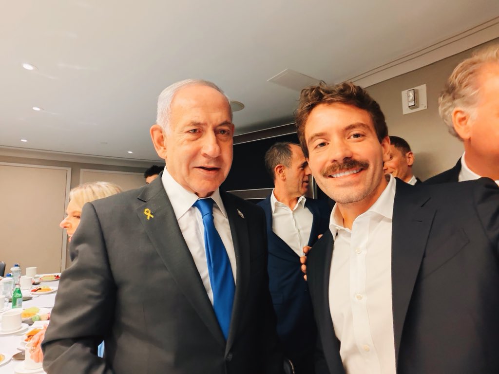 Vercel, a leading cloud hosting platform used by many developers, has found itself at the center of a significant controversy. The cause? A photo shared by Vercel’s CEO, Guillermo Rauch, showing him meeting with Israeli Prime Minister Benjamin Netanyahu. In this post, we will explain what happened, why it sparked such a strong reaction, and what it means for Vercel’s future. We will also look into the broader implications for the tech industry, especially in terms of the intersection of business, politics, and ethics.