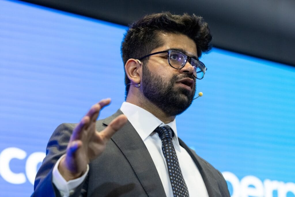 The Chicago Tribune has sued the AI search engine Perplexity, accusing it of using the newspaper’s content without permission. The case highlights growing tensions between news companies and AI companies, and raises important questions about copyright, news rights, and how AI tools collect information.